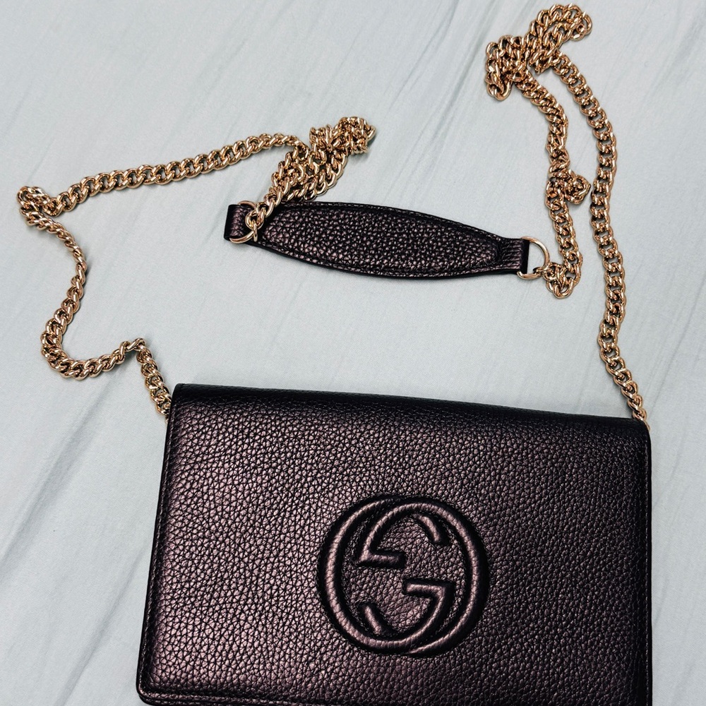 Gucci Textured Black Leather Bag with Gold Chain